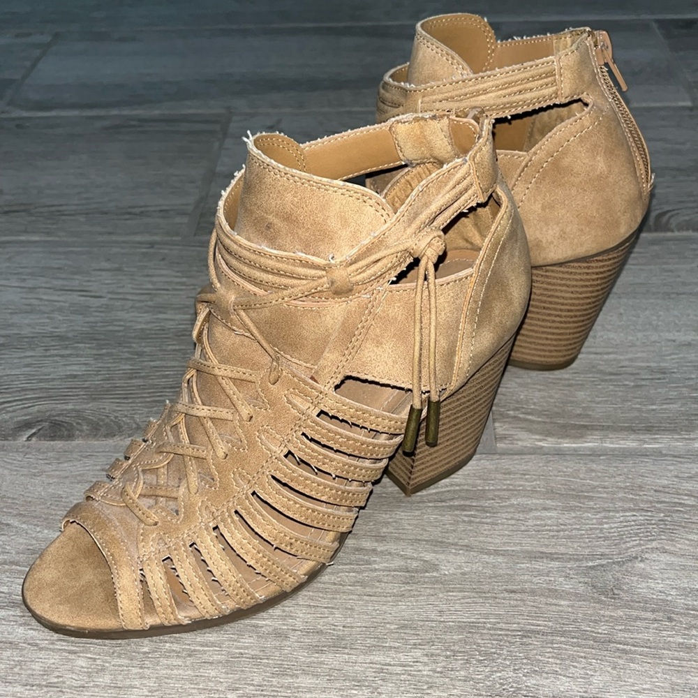Rampage Vella Womenโs chunky heel tan faux suede size 7.5